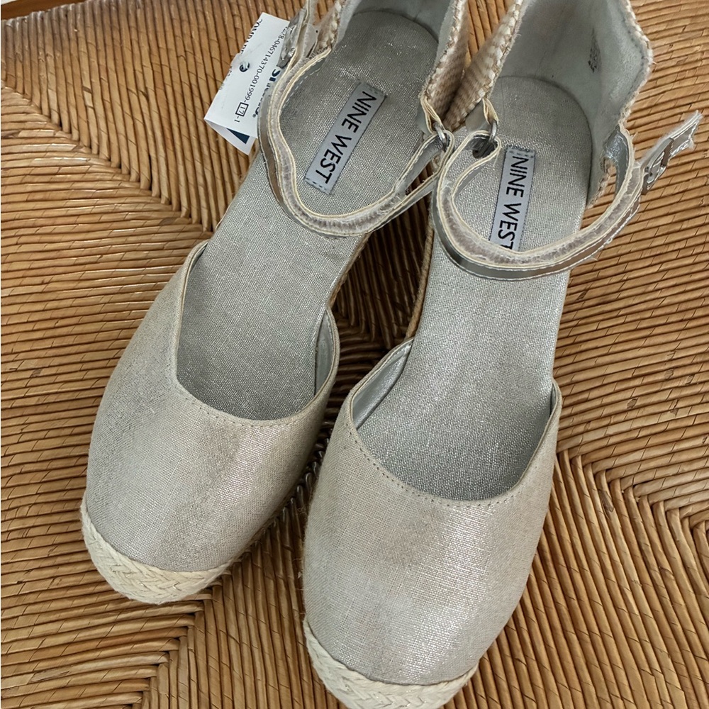 Nine West sz4 (Women’s sz6) Cream Espadrille Flats with Ankle Strap
